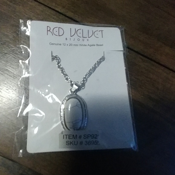 Red velvet bijoux necklace - Picture 1 of 3